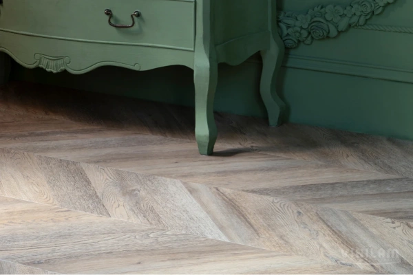 Кварцвиниловая плитка VINILAM PARQUET CHEVRON RI153616CL4 Шеврон Шампань Glue